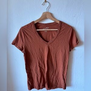 Short Sleeve V-Neck Tee in Rust
